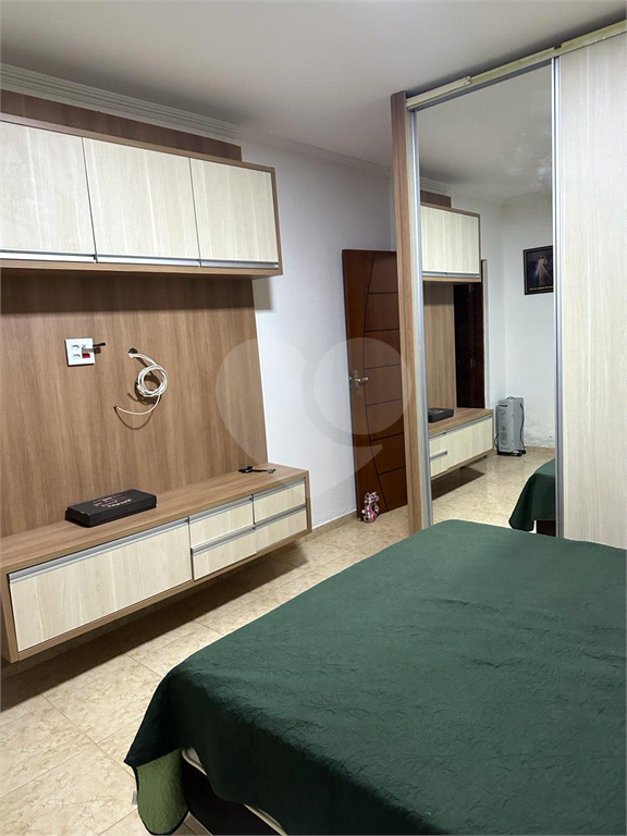 Casa térra com 3 dormitórios, 2 suítes, área gormet, piscina e 7 vagas