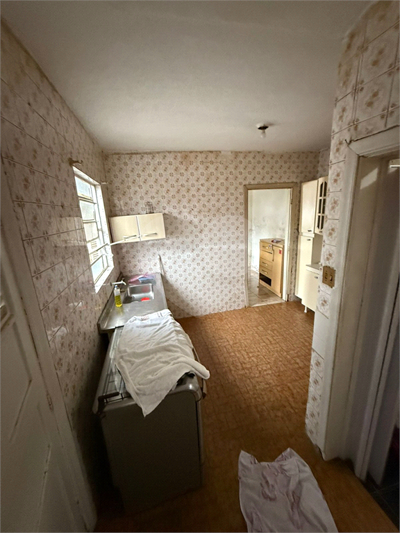 Oportunidade na Rua Orestes Colombari para quem busca imóvel com potencial de transformação.