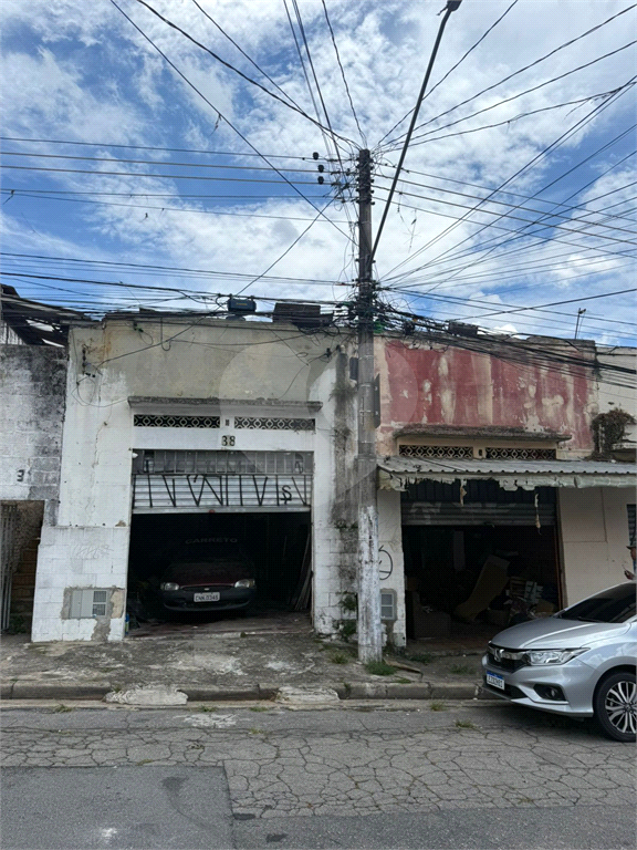 Oportunidade na Rua Orestes Colombari para quem busca imóvel com potencial de transformação.