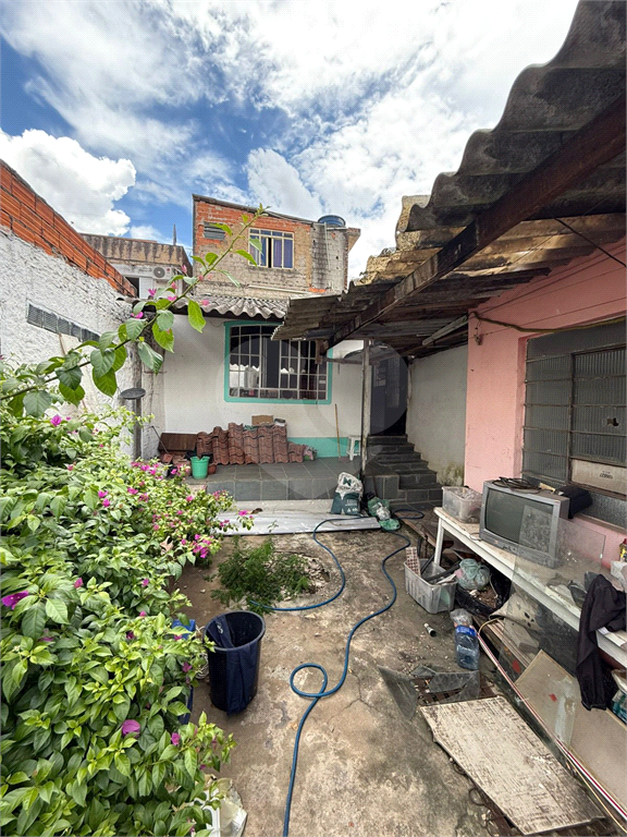 Oportunidade na Rua Orestes Colombari para quem busca imóvel com potencial de transformação.