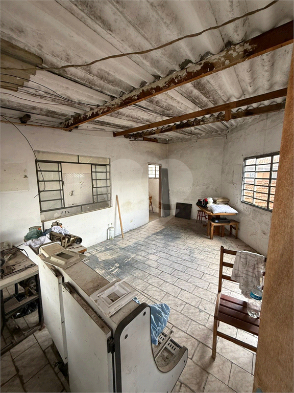 Oportunidade na Rua Orestes Colombari para quem busca imóvel com potencial de transformação.