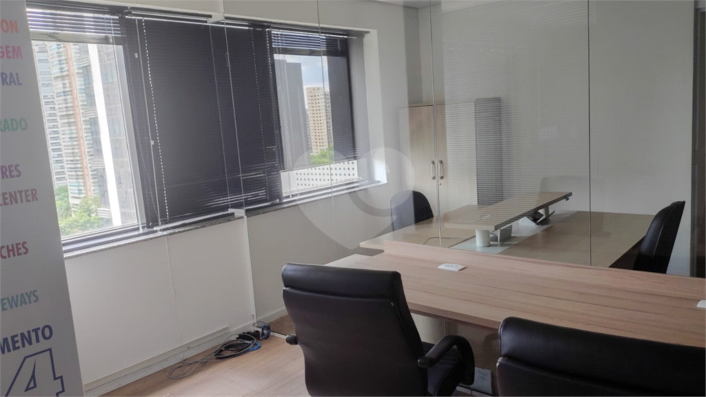 SALA COMERCIAL MOBILIADA ANDAR INTEIRO COM 240M2 VENDA OU LOCAÇÃO NO BROOKLIN VENDER ALUGAR