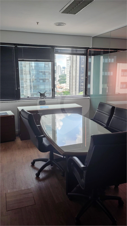 SALA COMERCIAL MOBILIADA ANDAR INTEIRO COM 240M2 VENDA OU LOCAÇÃO NO BROOKLIN VENDER ALUGAR