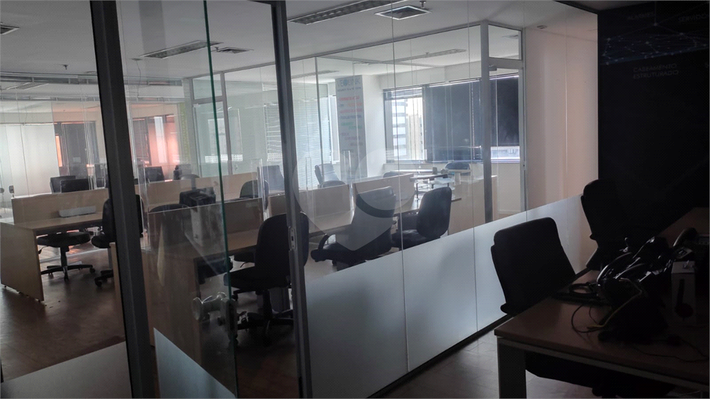 SALA COMERCIAL MOBILIADA ANDAR INTEIRO COM 240M2 VENDA OU LOCAÇÃO NO BROOKLIN VENDER ALUGAR