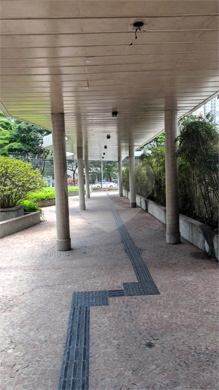 SALA COMERCIAL MOBILIADA ANDAR INTEIRO COM 240M2 VENDA OU LOCAÇÃO NO BROOKLIN VENDER ALUGAR