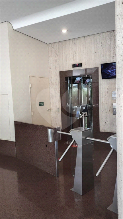 SALA COMERCIAL MOBILIADA ANDAR INTEIRO COM 240M2 VENDA OU LOCAÇÃO NO BROOKLIN VENDER ALUGAR