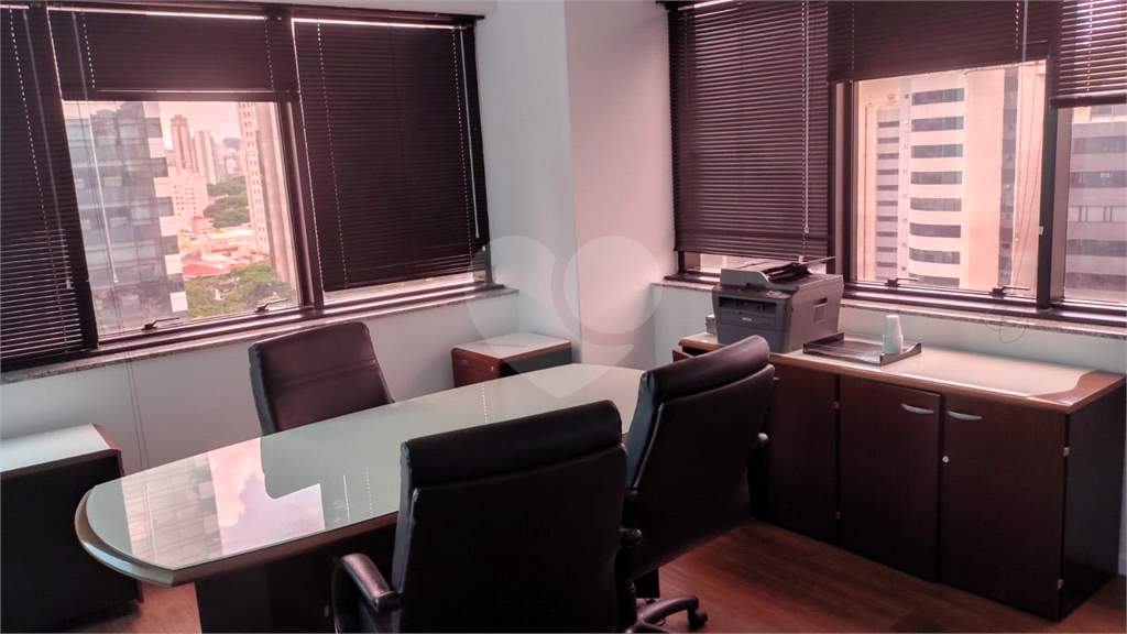 SALA COMERCIAL MOBILIADA ANDAR INTEIRO COM 240M2 VENDA OU LOCAÇÃO NO BROOKLIN VENDER ALUGAR