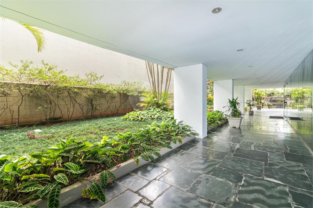 Amplo Apartamento de 161m² no Jardim Paulista – 3 Dorms (1 Suíte).