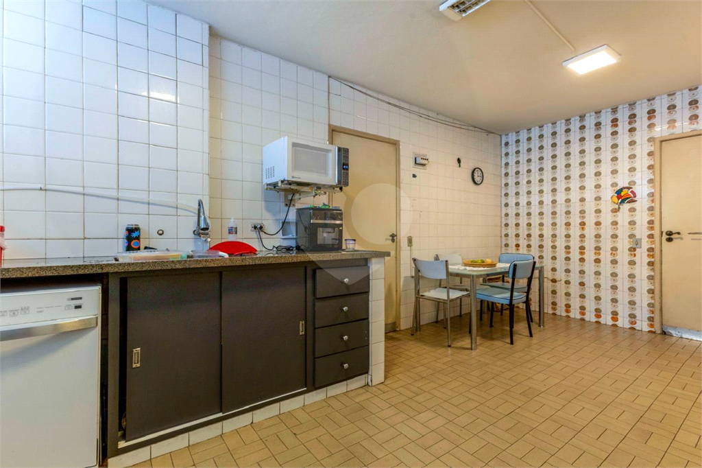  Em Higienópolis 290m² - Elegância e bom gosto.