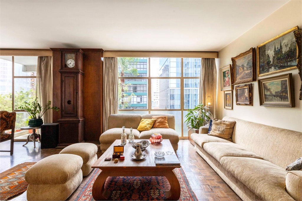  Em Higienópolis 290m² - Elegância e bom gosto.