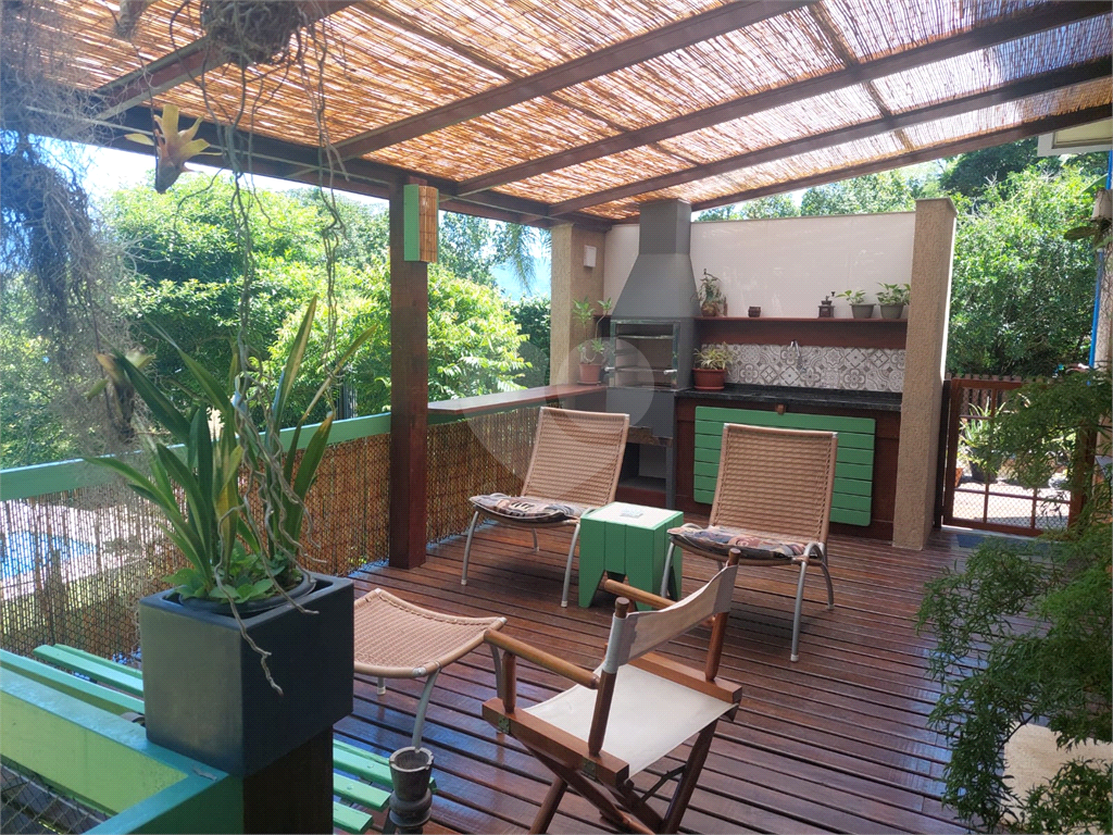 Casa em Ilhabela a venda com1422 m² de terreno e linda vista.