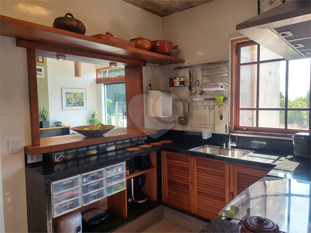 Casa em Ilhabela a venda com1422 m² de terreno e linda vista.