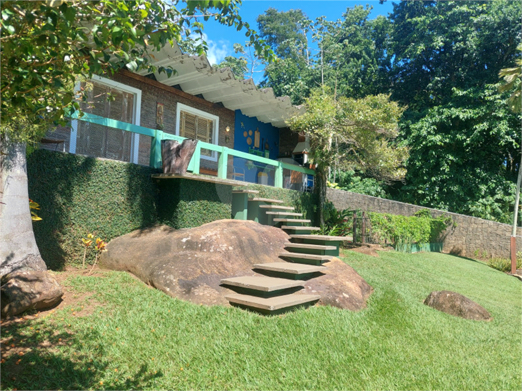 Casa em Ilhabela a venda com1422 m² de terreno e linda vista.