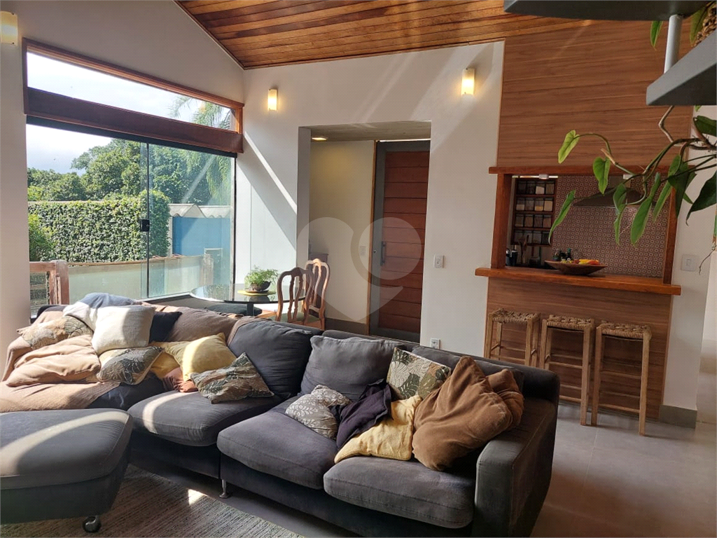 Casa em Ilhabela a venda com1422 m² de terreno e linda vista.