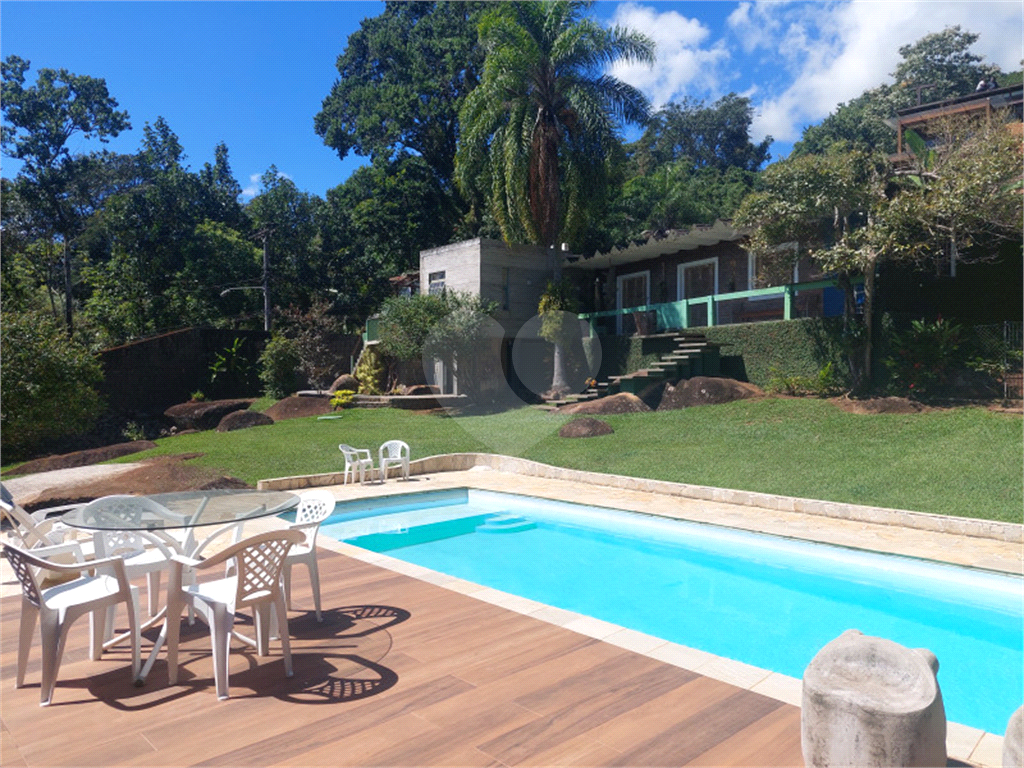 Casa em Ilhabela a venda com1422 m² de terreno e linda vista.