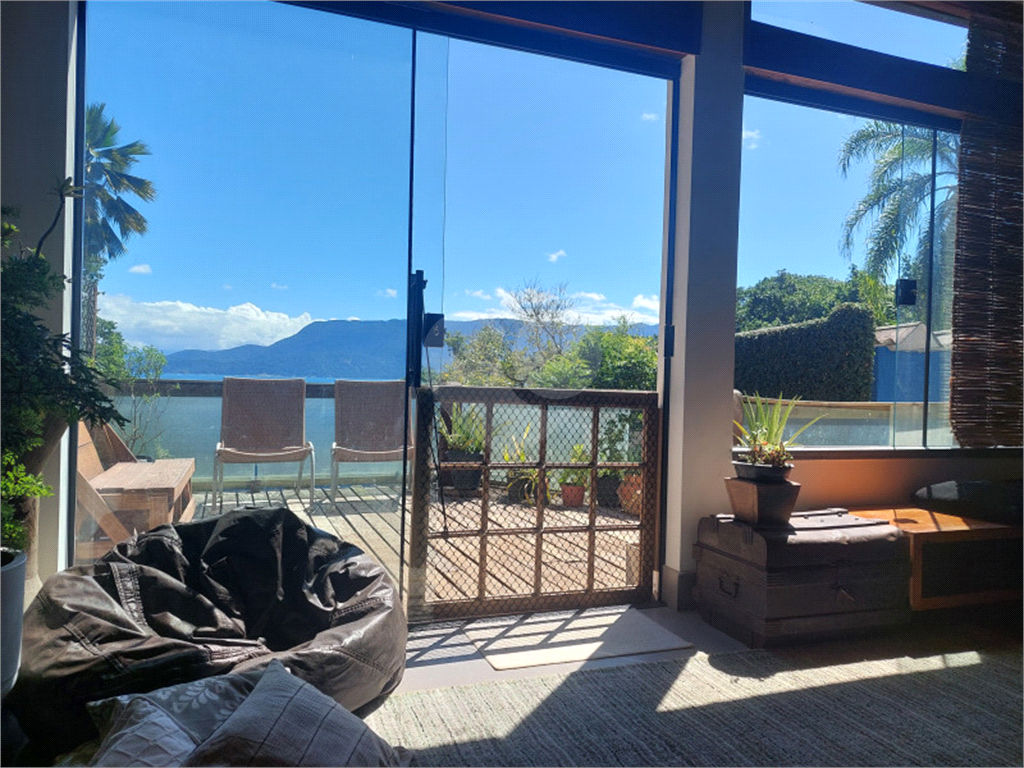 Casa em Ilhabela a venda com1422 m² de terreno e linda vista.