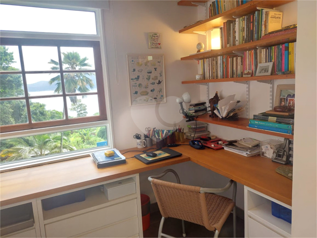 Casa em Ilhabela a venda com1422 m² de terreno e linda vista.