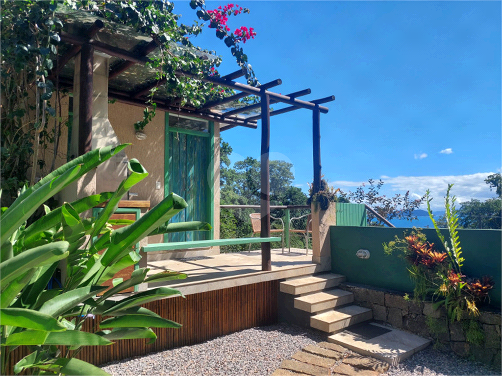 Casa em Ilhabela a venda com1422 m² de terreno e linda vista.