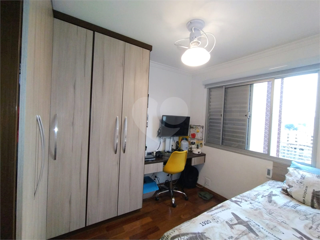 Lindo Apartamento de 3 Dormitórios em  Condomínio Clube