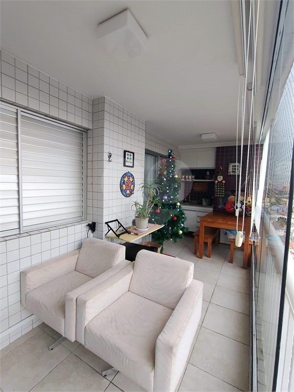 Lindo Apartamento de 3 Dormitórios em  Condomínio Clube