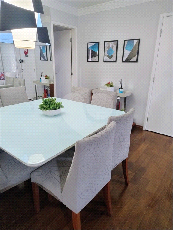 Lindo Apartamento de 3 Dormitórios em  Condomínio Clube