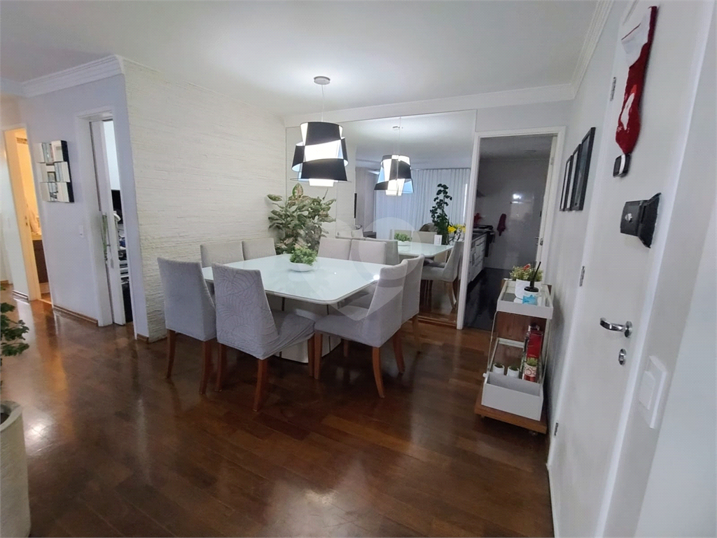 Lindo Apartamento de 3 Dormitórios em  Condomínio Clube