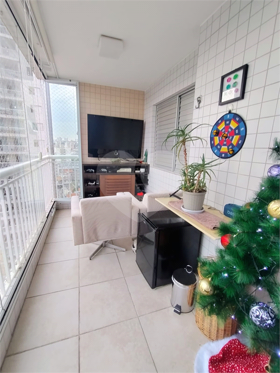 Lindo Apartamento de 3 Dormitórios em  Condomínio Clube