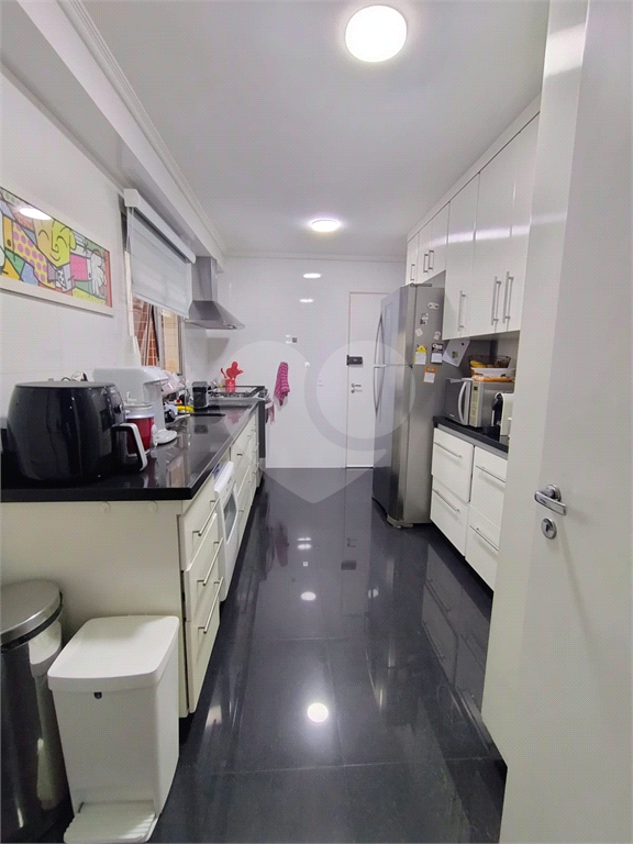 Lindo Apartamento de 3 Dormitórios em  Condomínio Clube