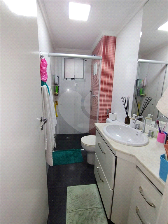 Lindo Apartamento de 3 Dormitórios em  Condomínio Clube