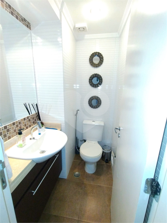 Lindo Apartamento de 3 Dormitórios em  Condomínio Clube