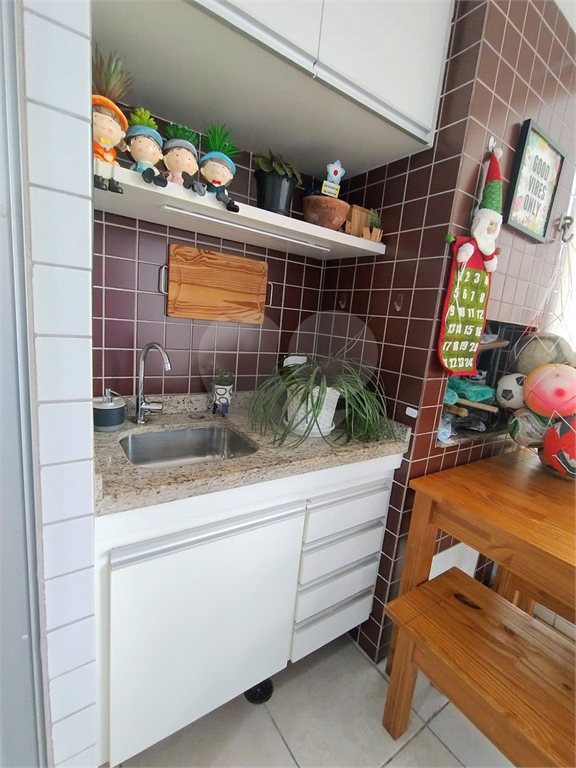 Lindo Apartamento de 3 Dormitórios em  Condomínio Clube