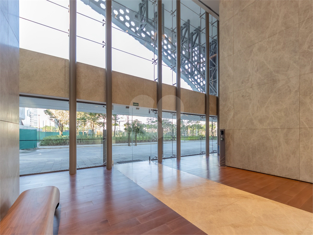 Descubra o ápice do luxo e  neste magnífico apartamento, situado no 37º andar do Parque Global