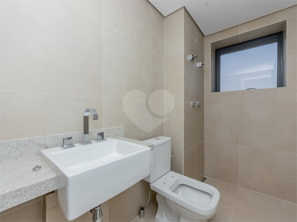 Descubra o ápice do luxo e  neste magnífico apartamento, situado no 37º andar do Parque Global