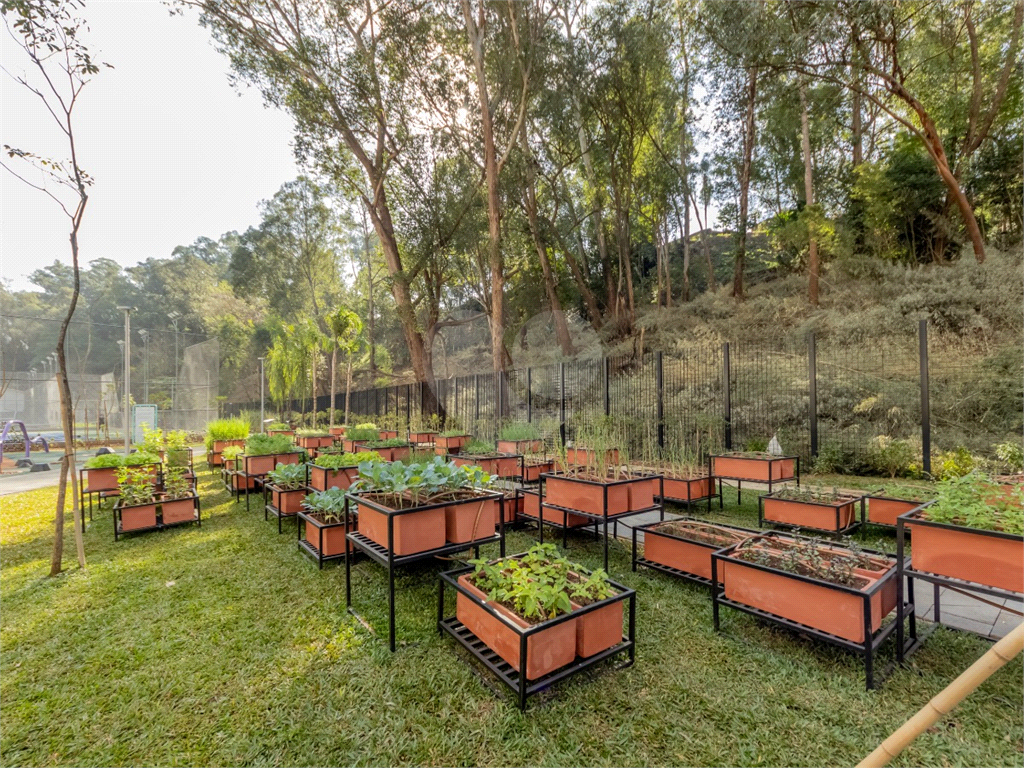 Descubra o ápice do luxo e  neste magnífico apartamento, situado no 37º andar do Parque Global