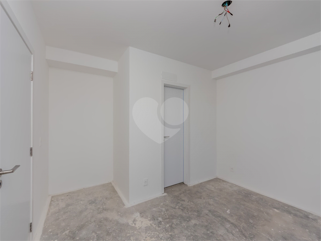 Descubra o ápice do luxo e  neste magnífico apartamento, situado no 37º andar do Parque Global