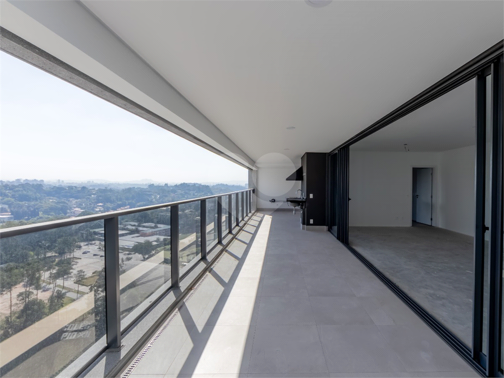 Descubra o ápice do luxo e  neste magnífico apartamento, situado no 37º andar do Parque Global