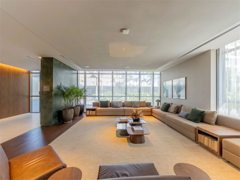 Descubra o ápice do luxo e  neste magnífico apartamento, situado no 37º andar do Parque Global