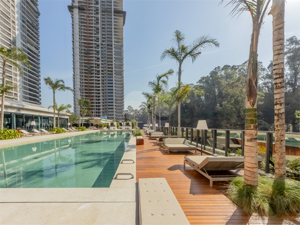 Descubra o ápice do luxo e  neste magnífico apartamento, situado no 37º andar do Parque Global