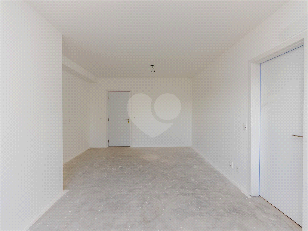 Descubra o ápice do luxo e  neste magnífico apartamento, situado no 37º andar do Parque Global