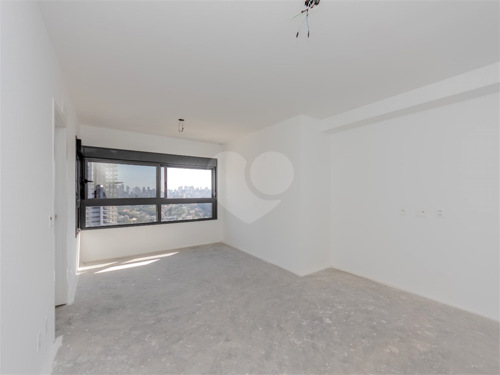 Descubra o ápice do luxo e  neste magnífico apartamento, situado no 37º andar do Parque Global