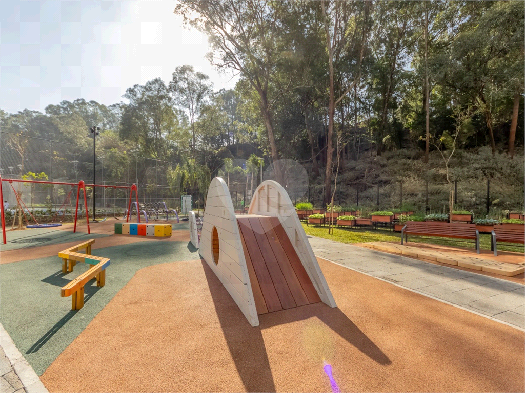 Descubra o ápice do luxo e  neste magnífico apartamento, situado no 37º andar do Parque Global