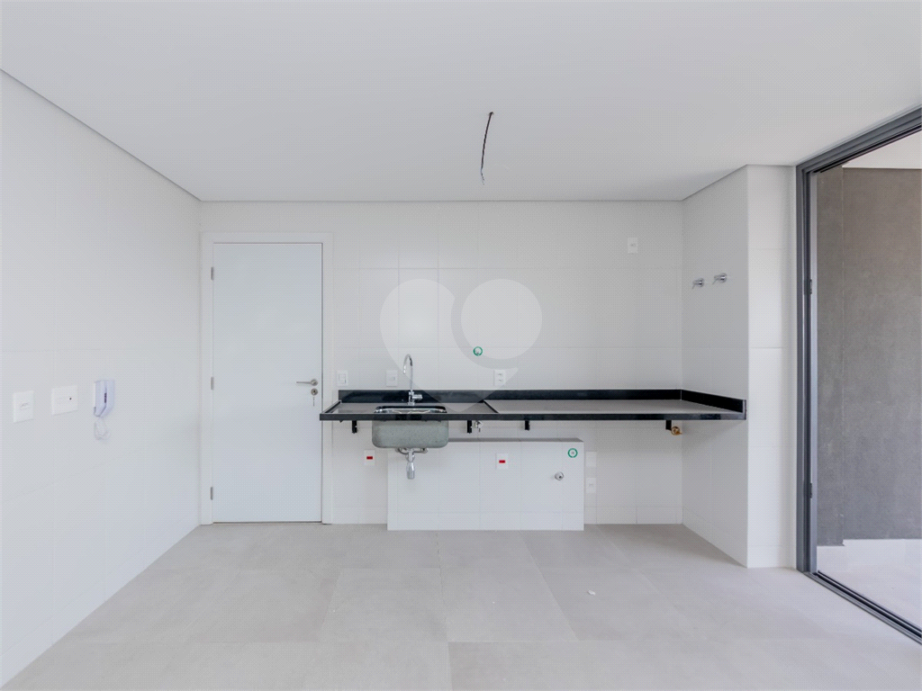 Descubra o ápice do luxo e  neste magnífico apartamento, situado no 37º andar do Parque Global