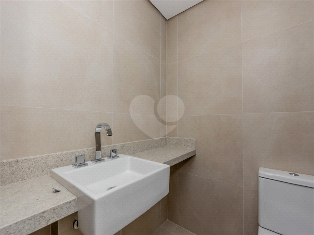 Descubra o ápice do luxo e  neste magnífico apartamento, situado no 37º andar do Parque Global