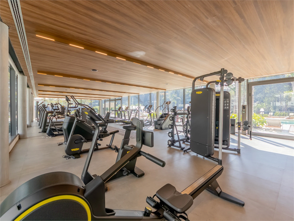 Descubra o ápice do luxo e  neste magnífico apartamento, situado no 37º andar do Parque Global