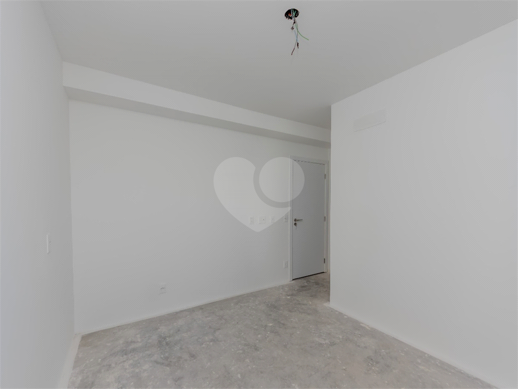 Descubra o ápice do luxo e  neste magnífico apartamento, situado no 37º andar do Parque Global