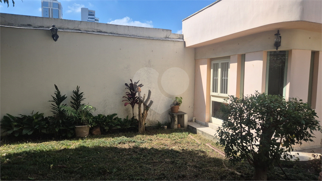 VENDA - Casa térrea Sensacional  Condomínio em Santana – 4 Quartos (3 suítes) – 6 Vagas  (3cobertas e 3 descobertas)
