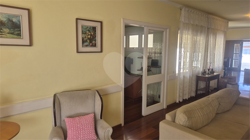 VENDA - Casa térrea Sensacional  Condomínio em Santana – 4 Quartos (3 suítes) – 6 Vagas  (3cobertas e 3 descobertas)
