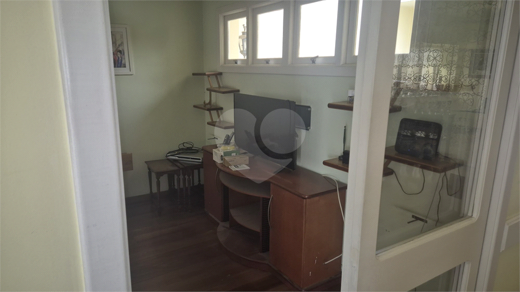 VENDA - Casa térrea Sensacional  Condomínio em Santana – 4 Quartos (3 suítes) – 6 Vagas  (3cobertas e 3 descobertas)
