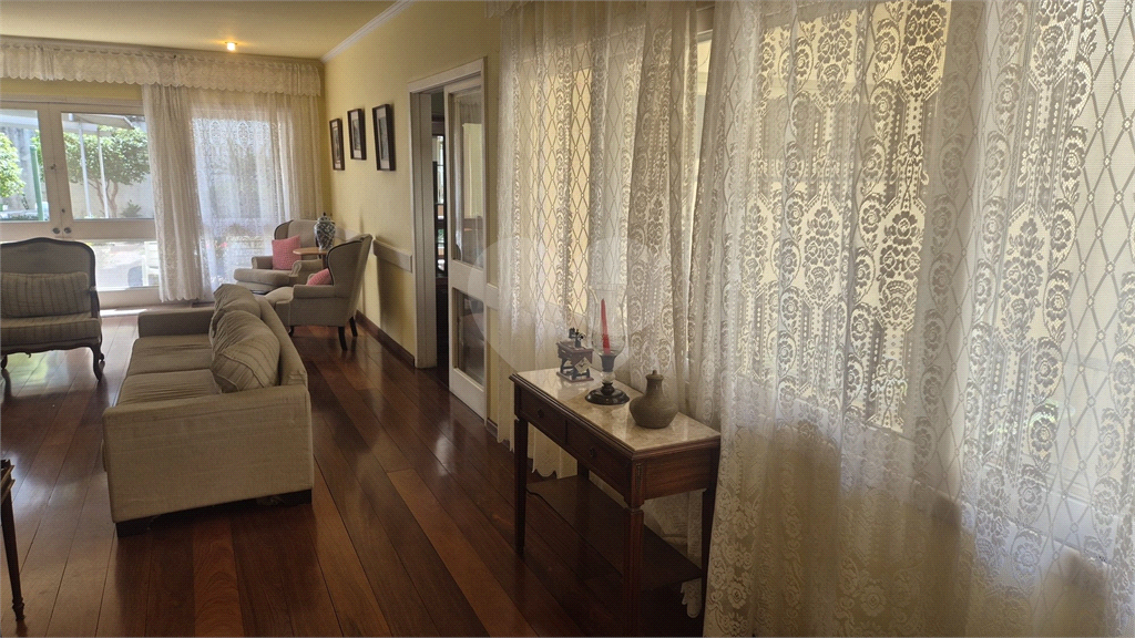 VENDA - Casa térrea Sensacional  Condomínio em Santana – 4 Quartos (3 suítes) – 6 Vagas  (3cobertas e 3 descobertas)
