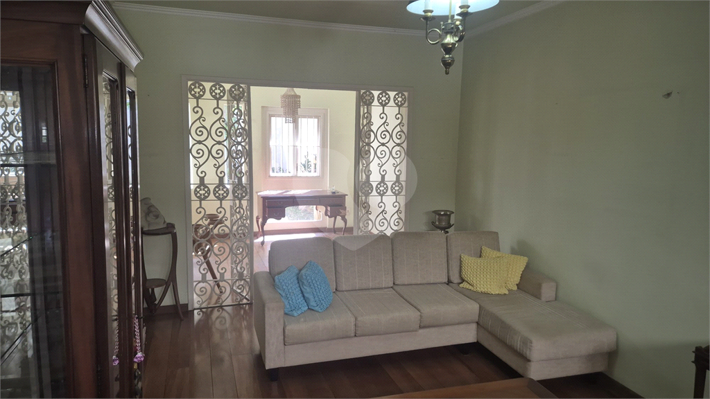VENDA - Casa térrea Sensacional  Condomínio em Santana – 4 Quartos (3 suítes) – 6 Vagas  (3cobertas e 3 descobertas)
